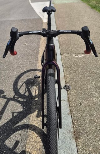 Bici Eléctrica Cube Gravel/Carretera.