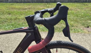Bici Eléctrica Cube Gravel/Carretera.