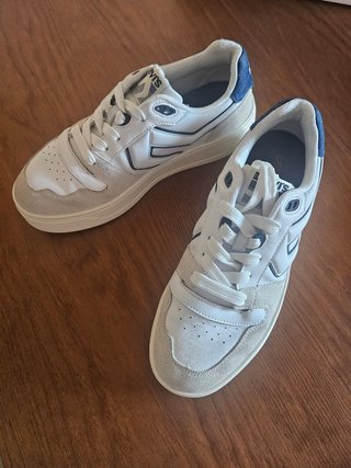 Zapatillas Levis Blancas y Azules