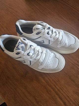 Zapatillas Levis Blancas y Azules