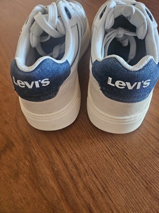 Zapatillas Levis Blancas y Azules