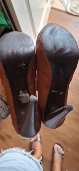 Zapatos de tacón Guess marrones