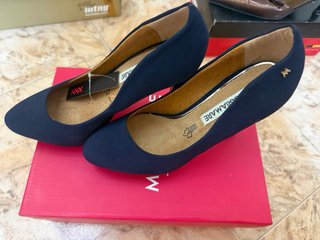 Zapatos de tacón plateados