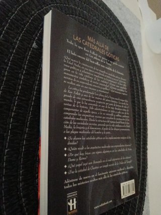Mas Alla de Los Pilares de la Tierra