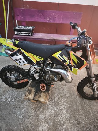 Moto de Cross Verde y Naranja