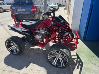 Quad Todoterreno Rojo y Negro