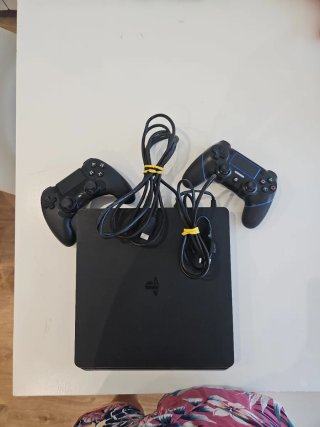PS4 Slim Negra 1TB + 2 Mandos Compatibles + Cables