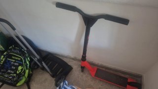 Patinete de saltar rojo