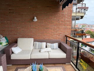 Sofá y sillones de ratán para jardín