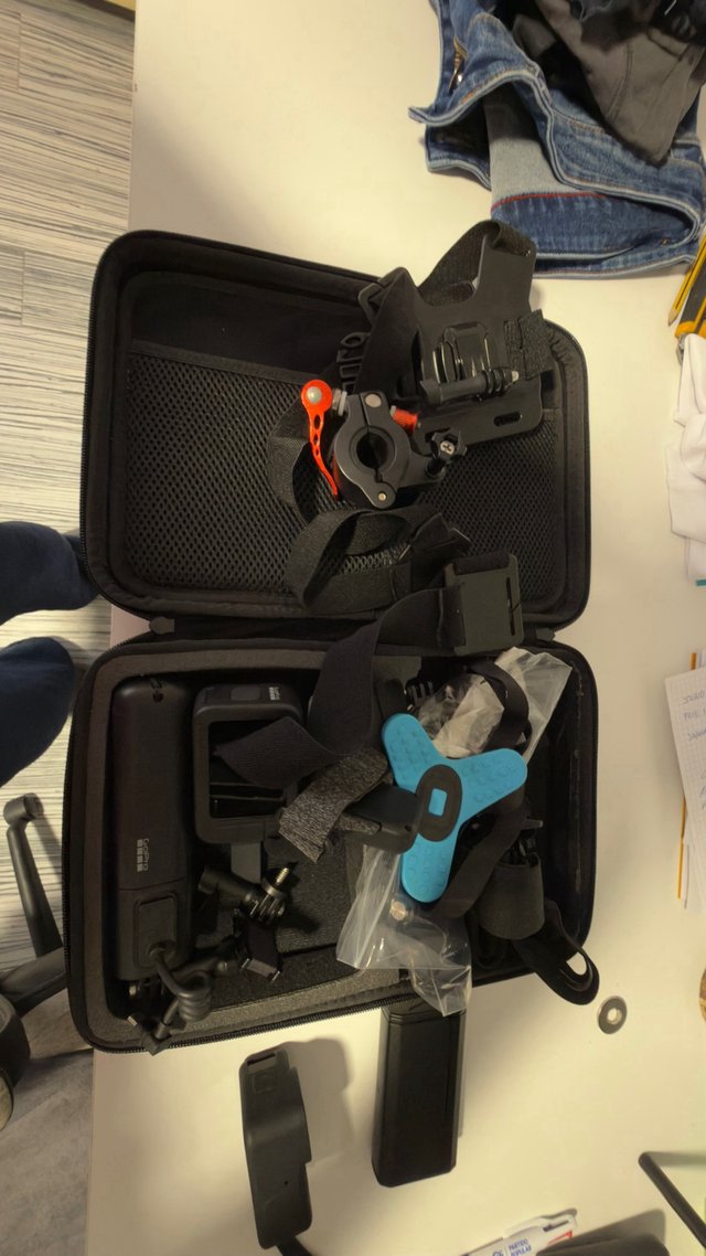 GoPro HERO13 Creator Kit + 2 baterías y extras