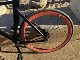 Bici Fixed/Piñón Fijo Negra Ruedas Rojas