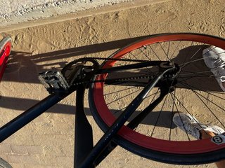 Bici Fixed/Piñón Fijo Negra Ruedas Rojas