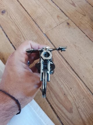 Miniatura Mota Metal Cromado Escultura