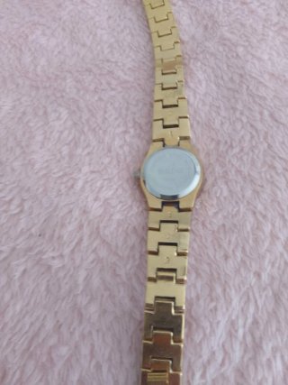 Reloj estilo Rado ,dorado Acero Inoxidable.