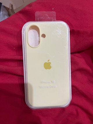 Funda iPhone 16 Amarilla Silicona