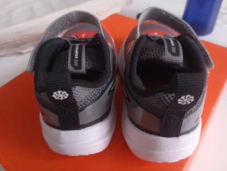 Zapatillas Nike Niños Gris/Rojo Talla 22