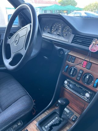 Mercedes-Benz 300 1991