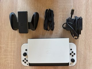 Nintendo Switch OLED Bianca