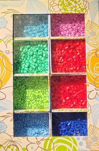 Lote Hama Beads + bases + figuras