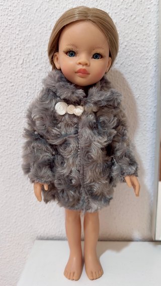 Abrigo peluche muñeca mini paola reina.
