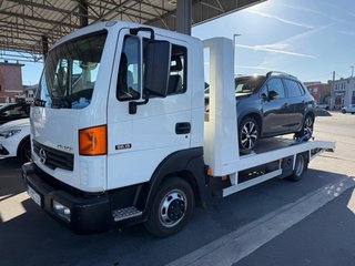 Nissan Atleon Camión Grúa 42.000 km