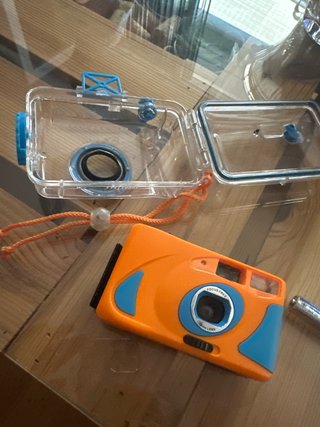Cámara acuática vintage con carcasa