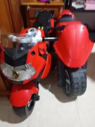 Moto infantil roja y negra