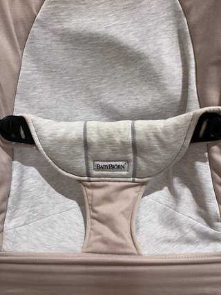 Mecedora bebé Babybjörn gris jaspeado y beige