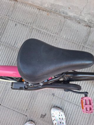Bicicleta infantil B'TWIN 20 rosa y negra