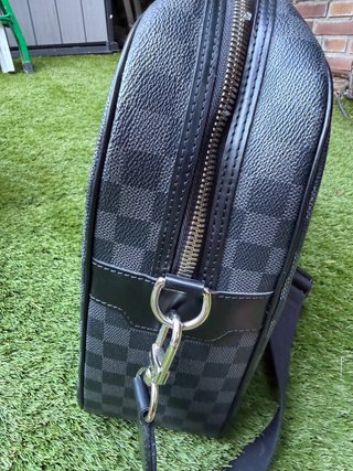 Elegante borsa Louis Vuitton grigia Damnler
