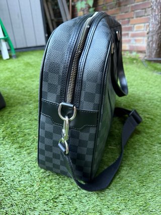Elegante borsa Louis Vuitton grigia Damnler