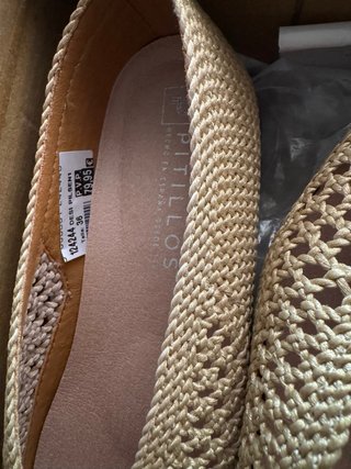 Zapatos Pitillos Beige y Dorado