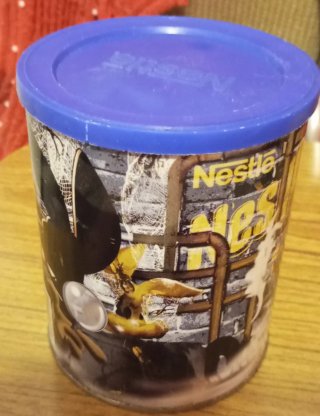 Lata metálica Nestle