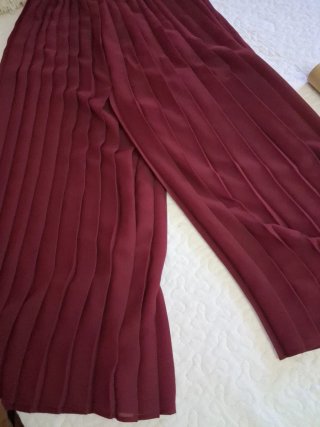 Falda pantalón plisada granate