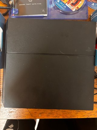 PS4 (PlayStation 4) Negra + 2 juegos + 2 mandos