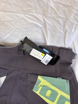 Pantalón corto Ion Talla L, Hombre Gris/Verde