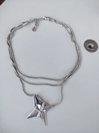 Collar UNO de 50 Mariposa Azul y Plata