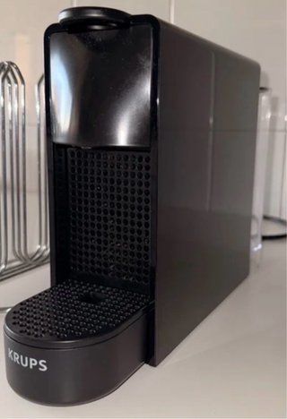 Cafetera Nespresso Essenza Mini Krups Negra