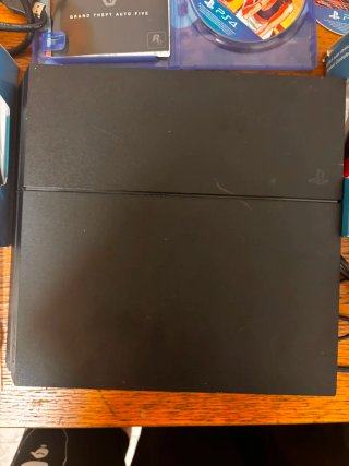 Consola PS4 + 2 mandos + GTA V y FIFA 20