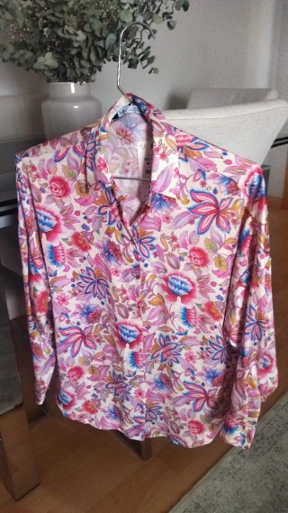 Camisa satinada. Sin estrenar
