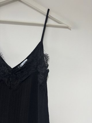 Blusa Zara con encaje negro