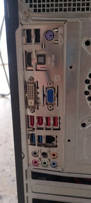15€ tutto, computer, monitor, tastiera, mouse, cavi