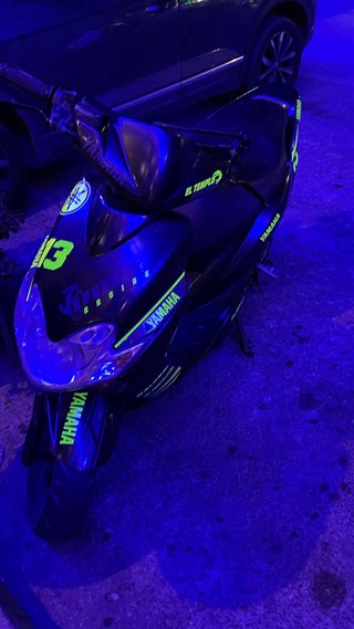 Yamaha Scooter Negro y Amarillo