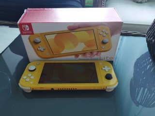 Nintendo Switch Lite Giallo