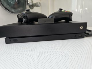 Xbox One X Negra