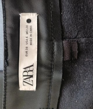 Pantalón polipiel Zara negro