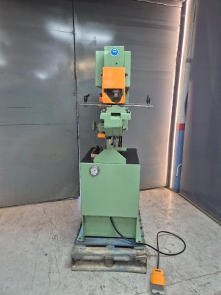 PUNZONADORA