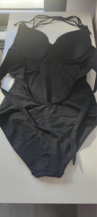 Bañador negro con tiras