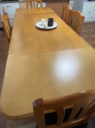 Mesa de comedor de madera rústica con 6 sillas