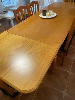 Mesa de comedor de madera rústica con 6 sillas